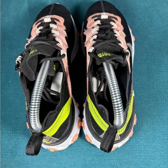 Size 6 - Women’s Nike React Element 55 shoes - Picture 6 of 8